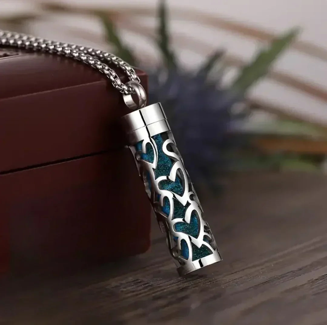 Aromatherapy diffuser necklace with interchangeable pads 