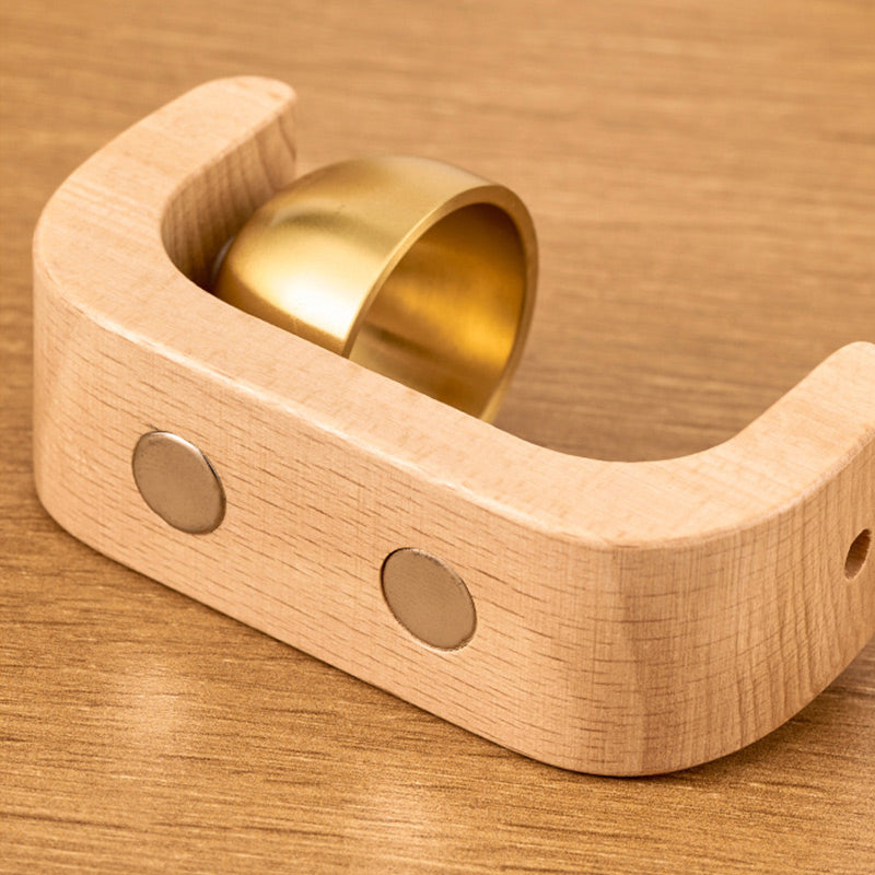 Κομψό μαγνητικό κουδούνι για μια ζεστή υποδοχή 